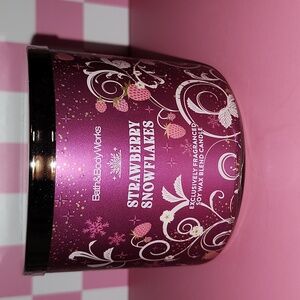 Bath & Body Works Strawberry Snowflakes 3-wick Candle